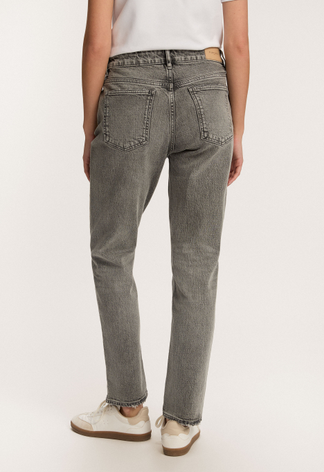 Liv Straight Jeans