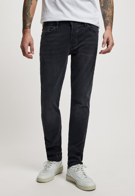 Porter Slim Tapered Jeans